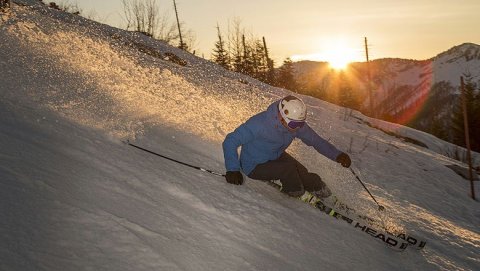 Síelés napfelkeltében - © Martin Fülöp
