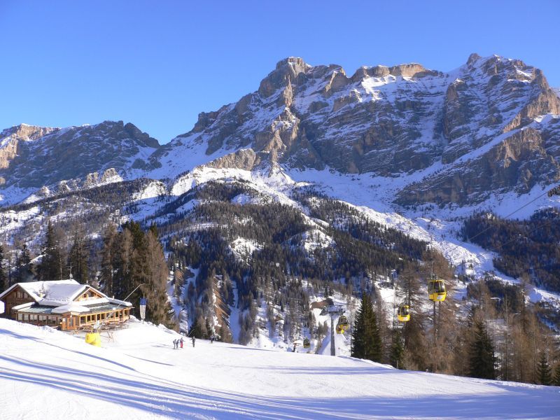 S.-Cassiano-fele-a-piros-palyan.jpg