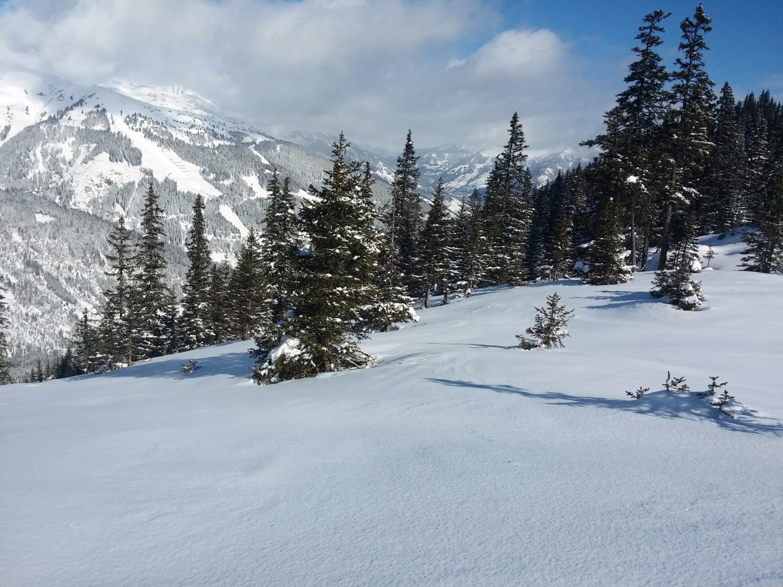 Ha elértük ezt a pontot (nem mindig szokott sikerülni), akkor már felülről tudjuk keresztezni a patakot.