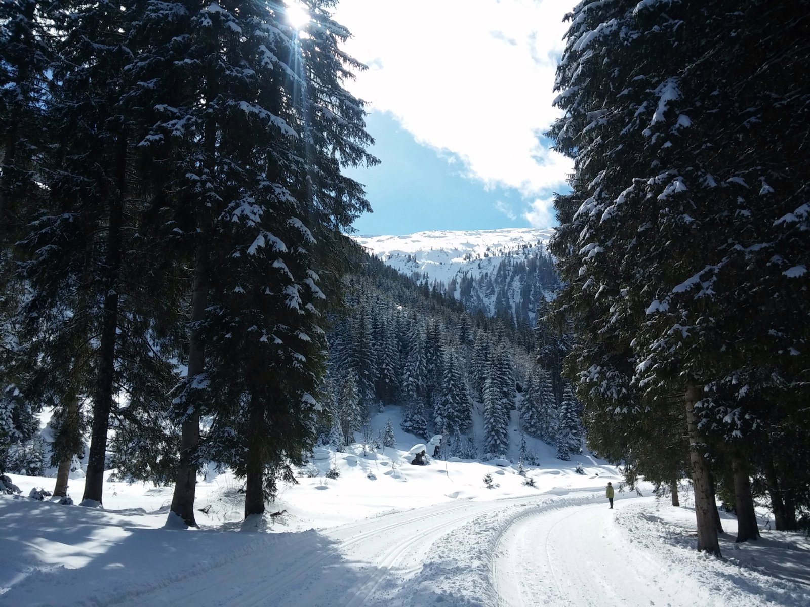 Sífutó és sétautak a völgyben.