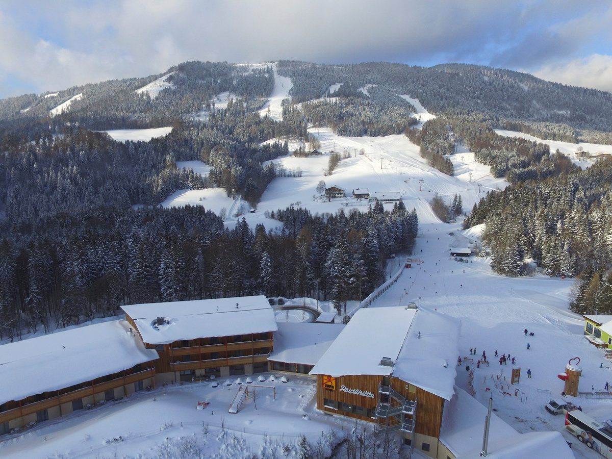 Annaberg sípályái és a  JUFA szálló madártávlatból - drónnal készített kép | fotó: sielok.hu 2016