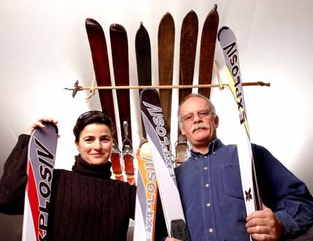 Apjok Ildikó és Kovács Barna az Explosiv sílécekkel