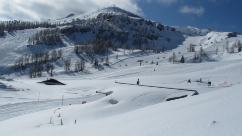 Április 12. Steinplattén - házak a hó alatt - Fotó: AF