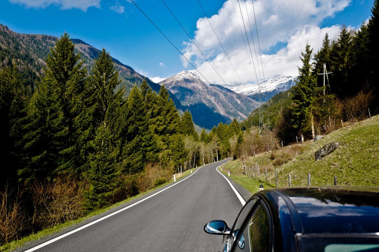 Flattach után egy meredek nyolc km-es szerpentines úton érjük el a központi parkolót. Fotó: Szántó György