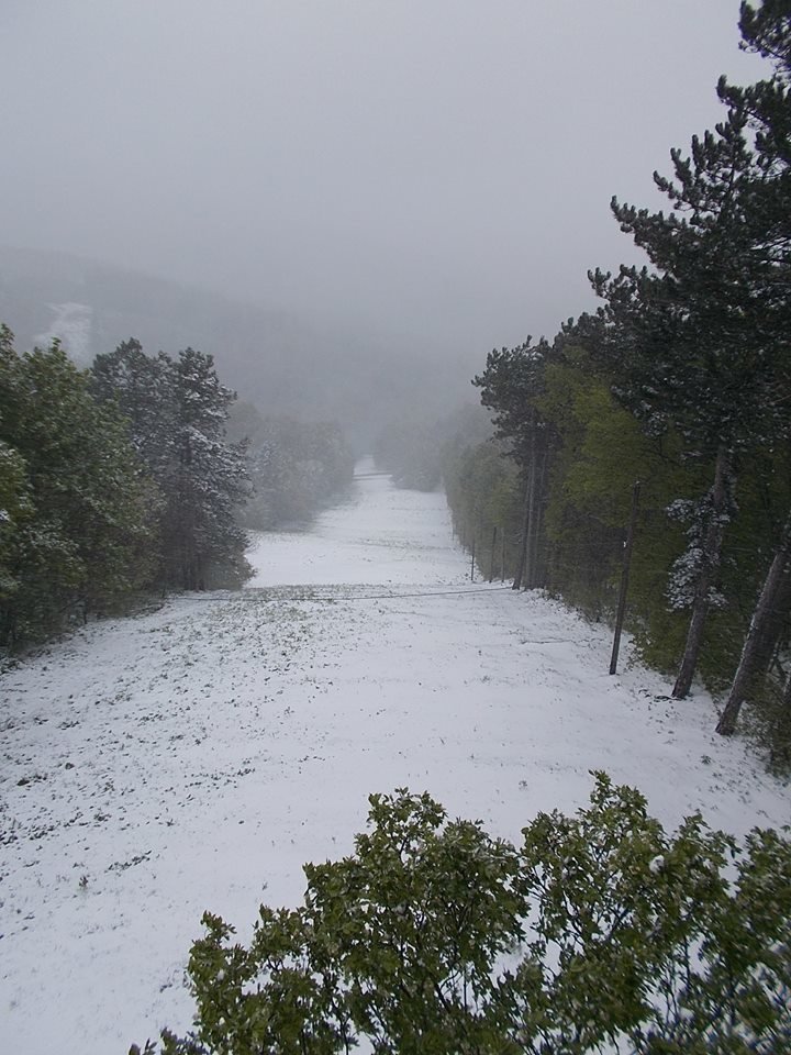 A pécsi sípálya is kifehéredett, 10 cm-es a hólepel | Fotó: Pécsi Sípálya