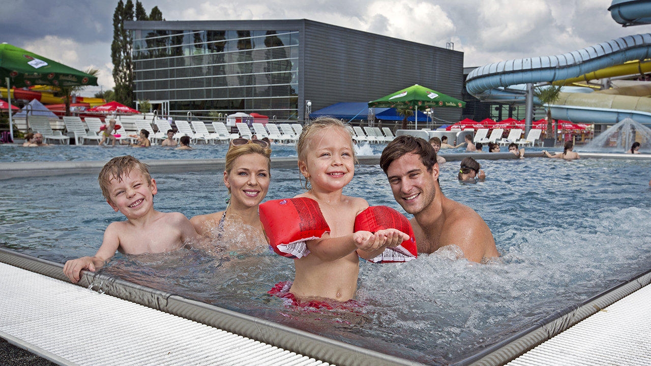 AquaCity-Poprad-50m-Vonkajsie-termalne-bazeny-5.jpg