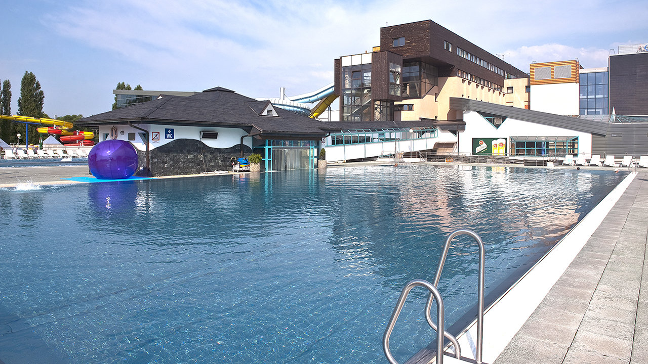 AquaCity-Poprad-50m-Vonkajsie-termalne-bazeny-6.jpg