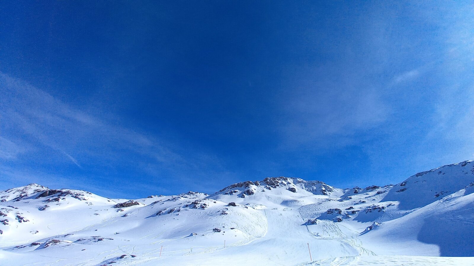 Hosszú piros pálya a völgybe