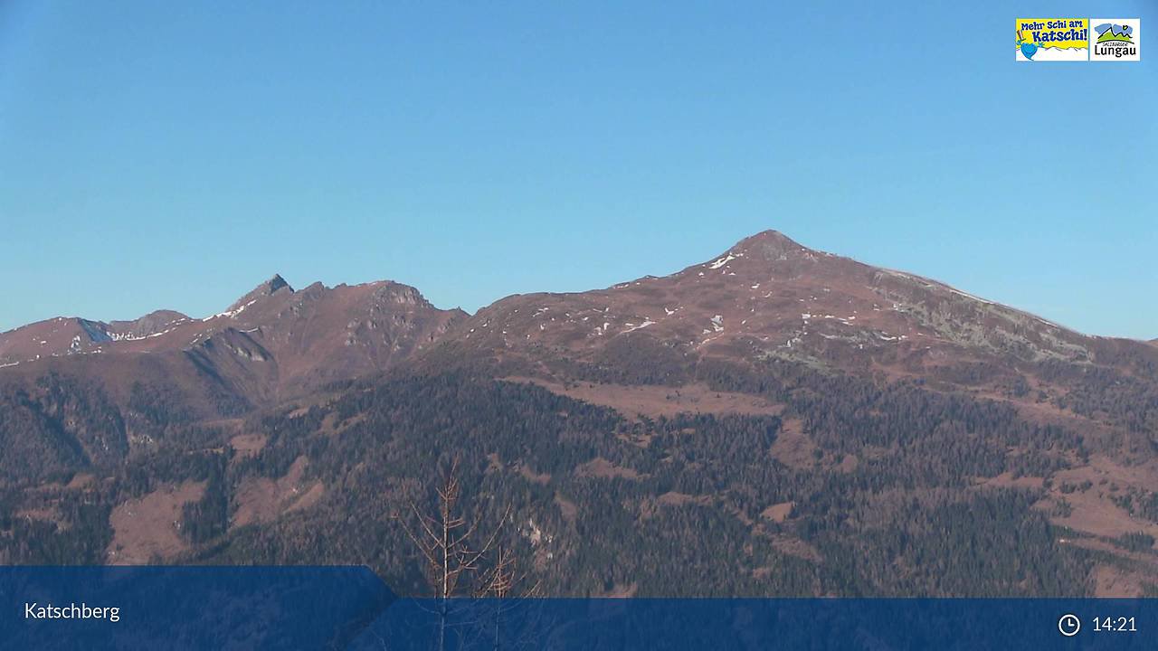 Karintiában hihetetlenül kevés a természetes hó, a háttérben 2400 méteres hegyek hó nélkül