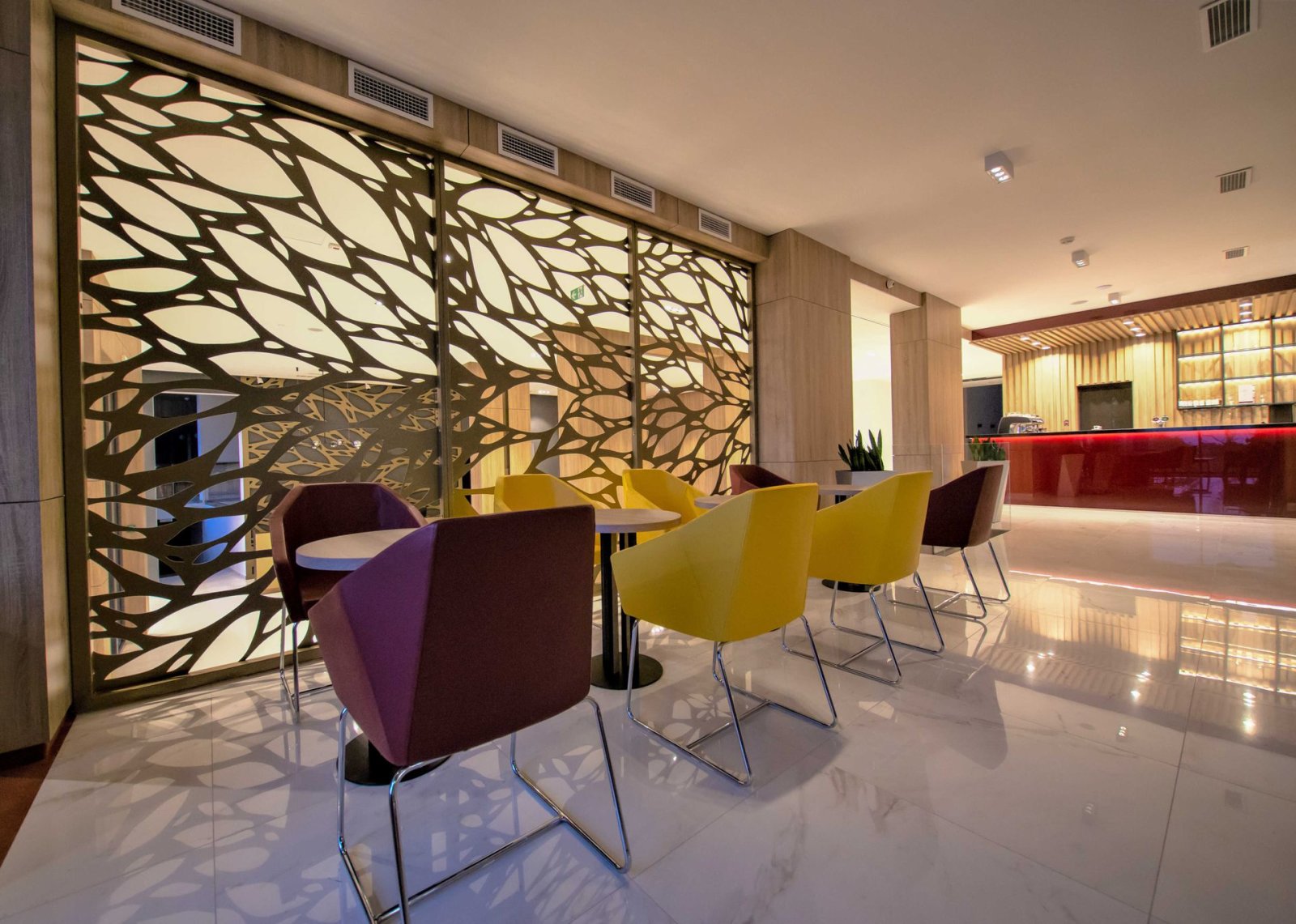 https---www.avarhotel.hu-uploads-gallery-lobby11-optimized-5eca9a3cb8e78.jpg