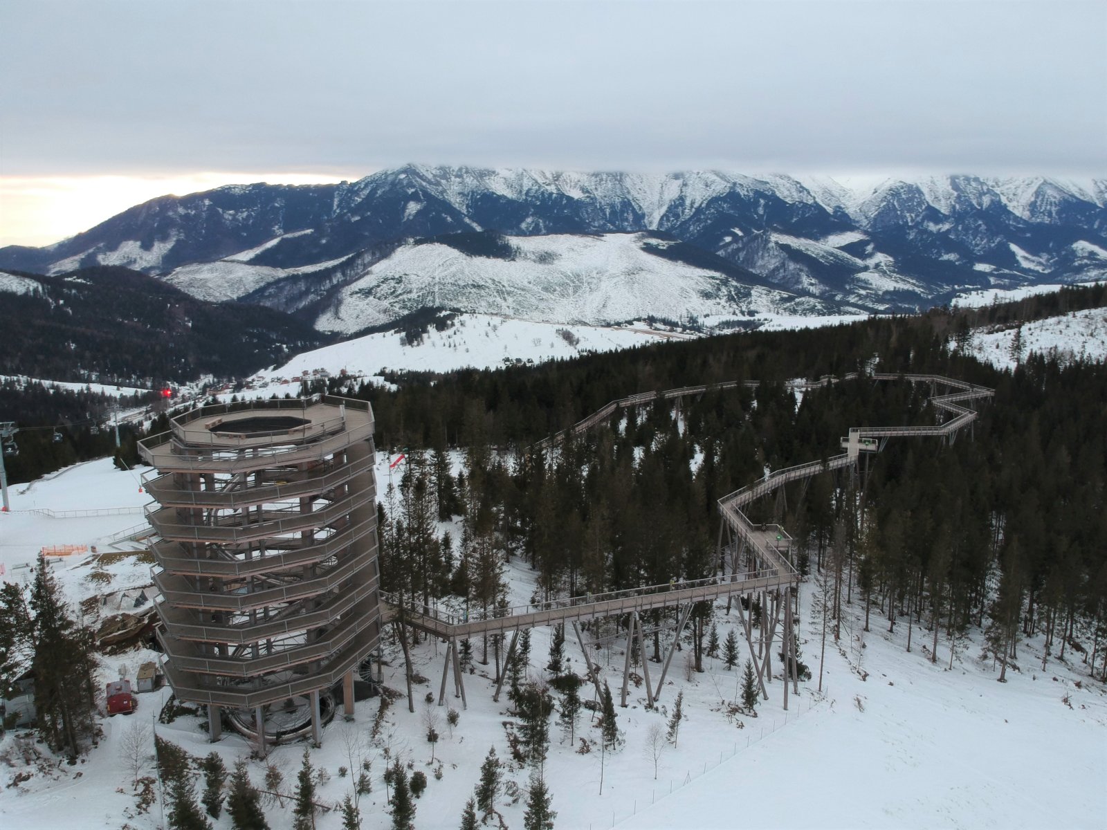 A lombkorona tanösvény madártávlatból