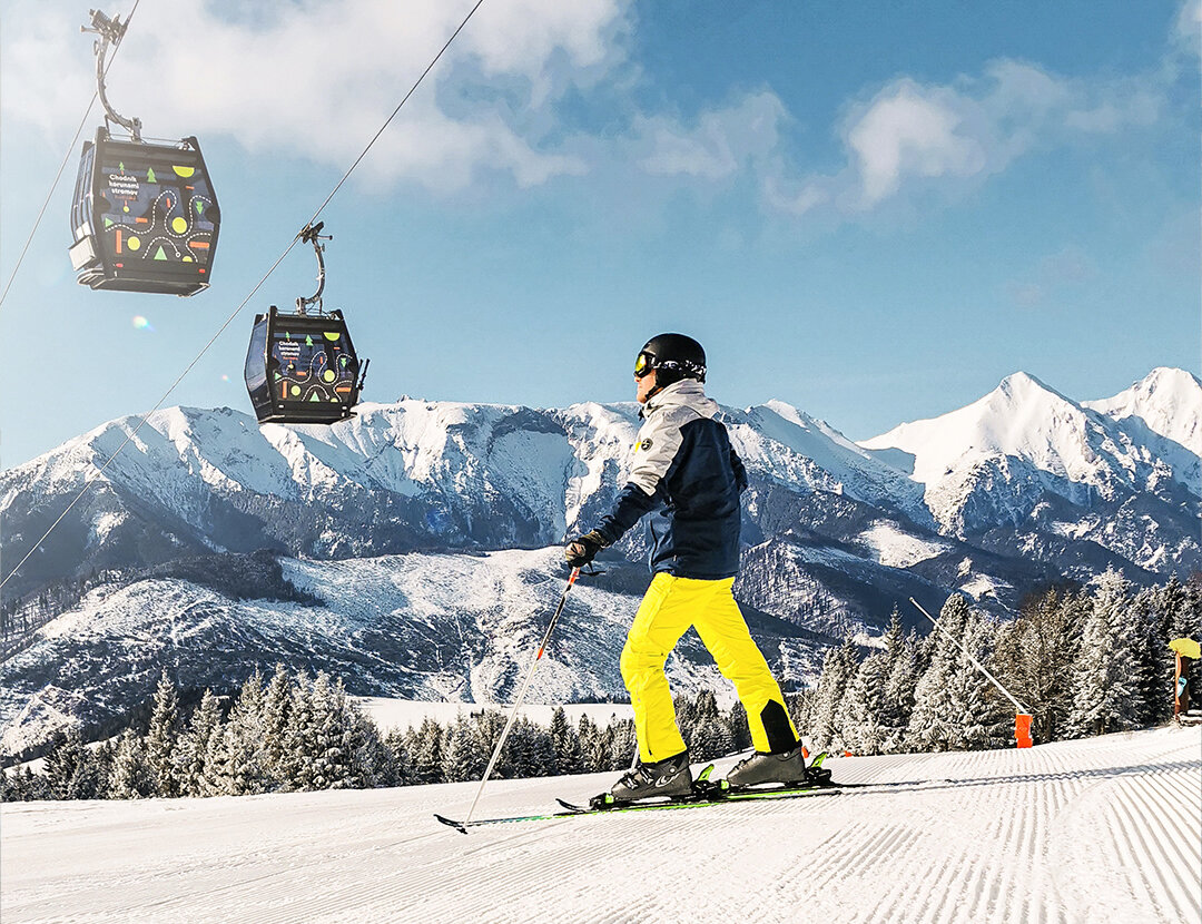 Modern kabinos felvonó Bachledka síterepén