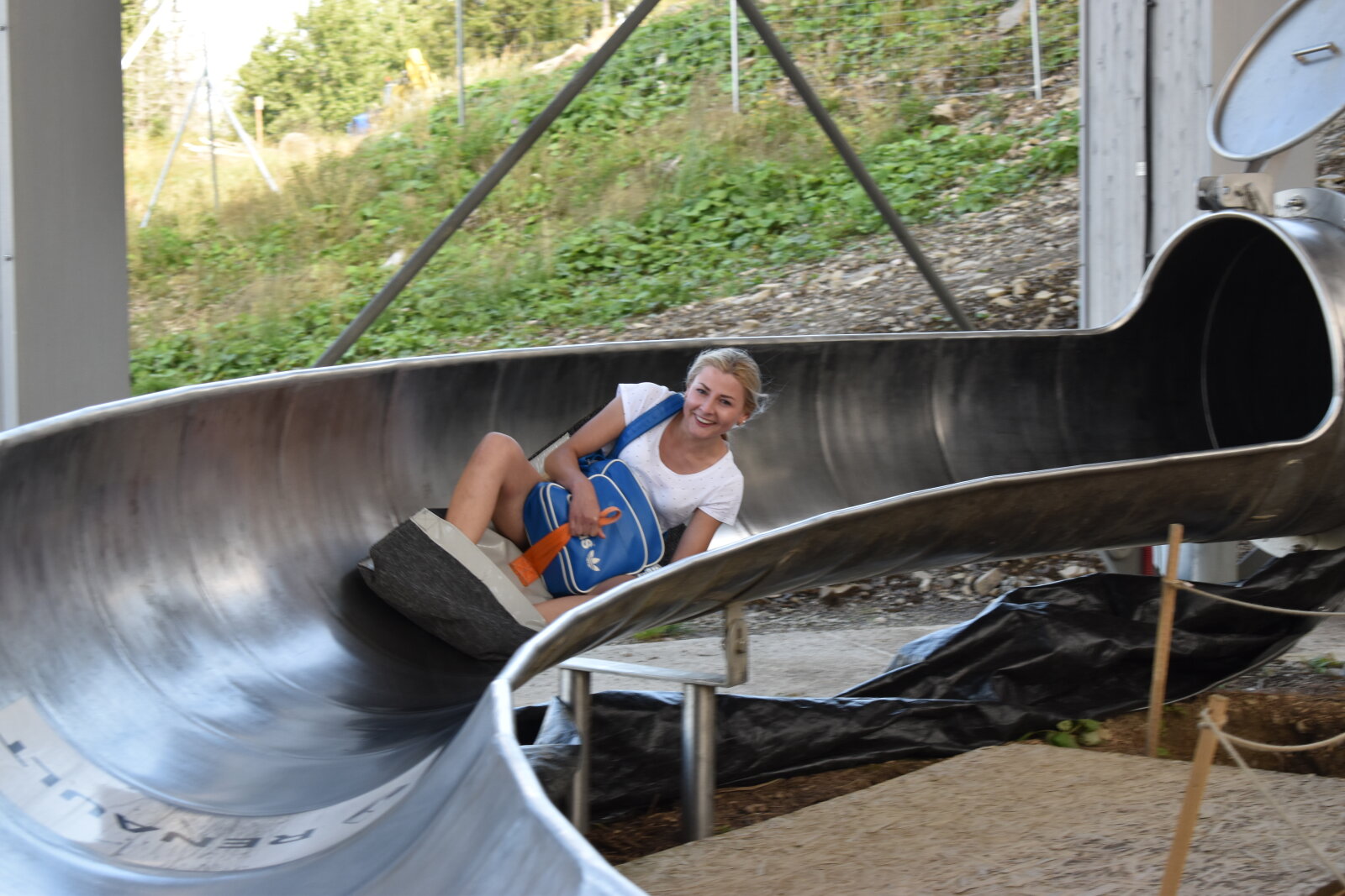 Az adrenalin szerelmeseit a Tátra leghosszabb bobpályája várja, amely 1200 méter hosszú, 15 kanyart lehet leírni.