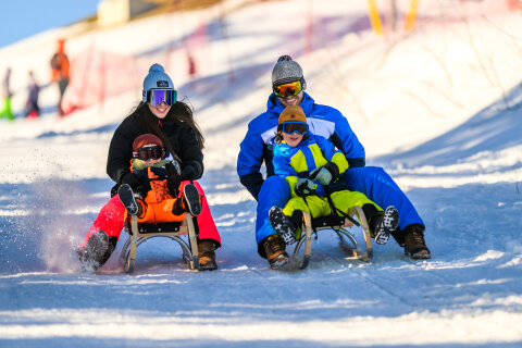 Bachledka (SK): a kabinos lift alatt 2,5 km hosszan kanyarog a szánkópálya