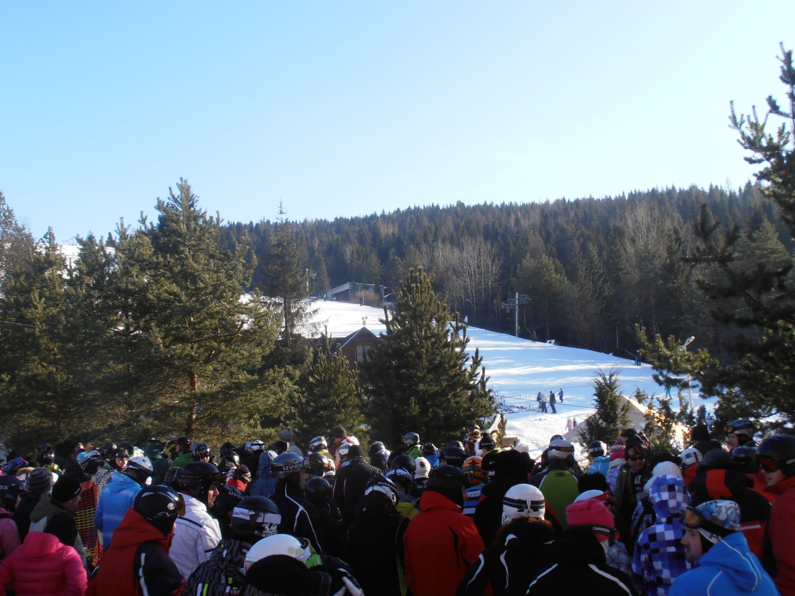 Tömeg az "A" liftnél 30-án