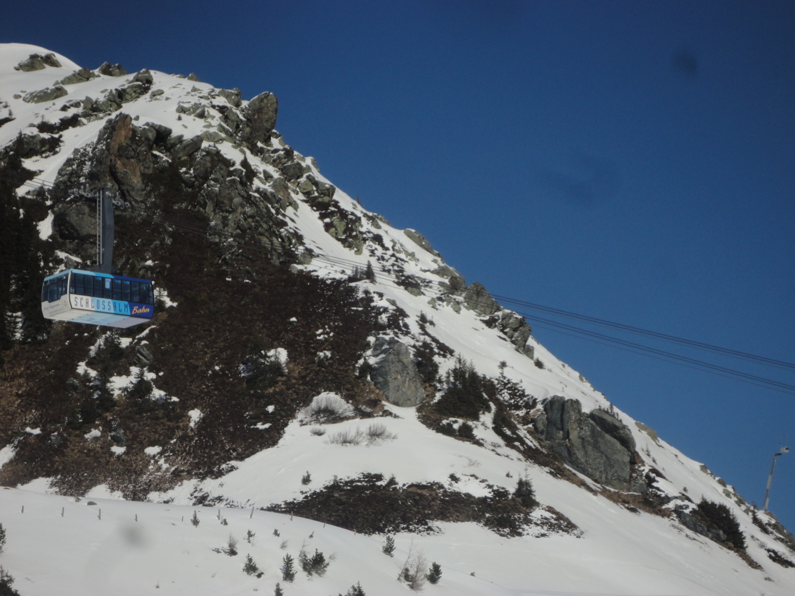 A Schlossalmban nagykabinos lift Bad Hofgasteinből ránt fel a Schlossalm 2050 méteres csúcsára