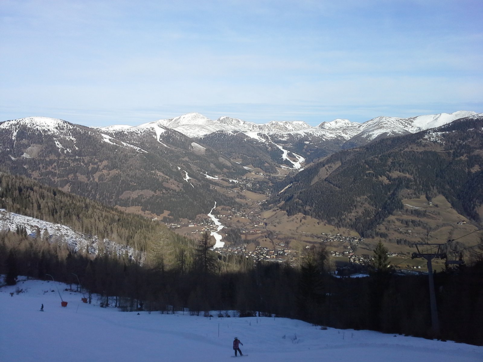 Hó csak a sípályákon van