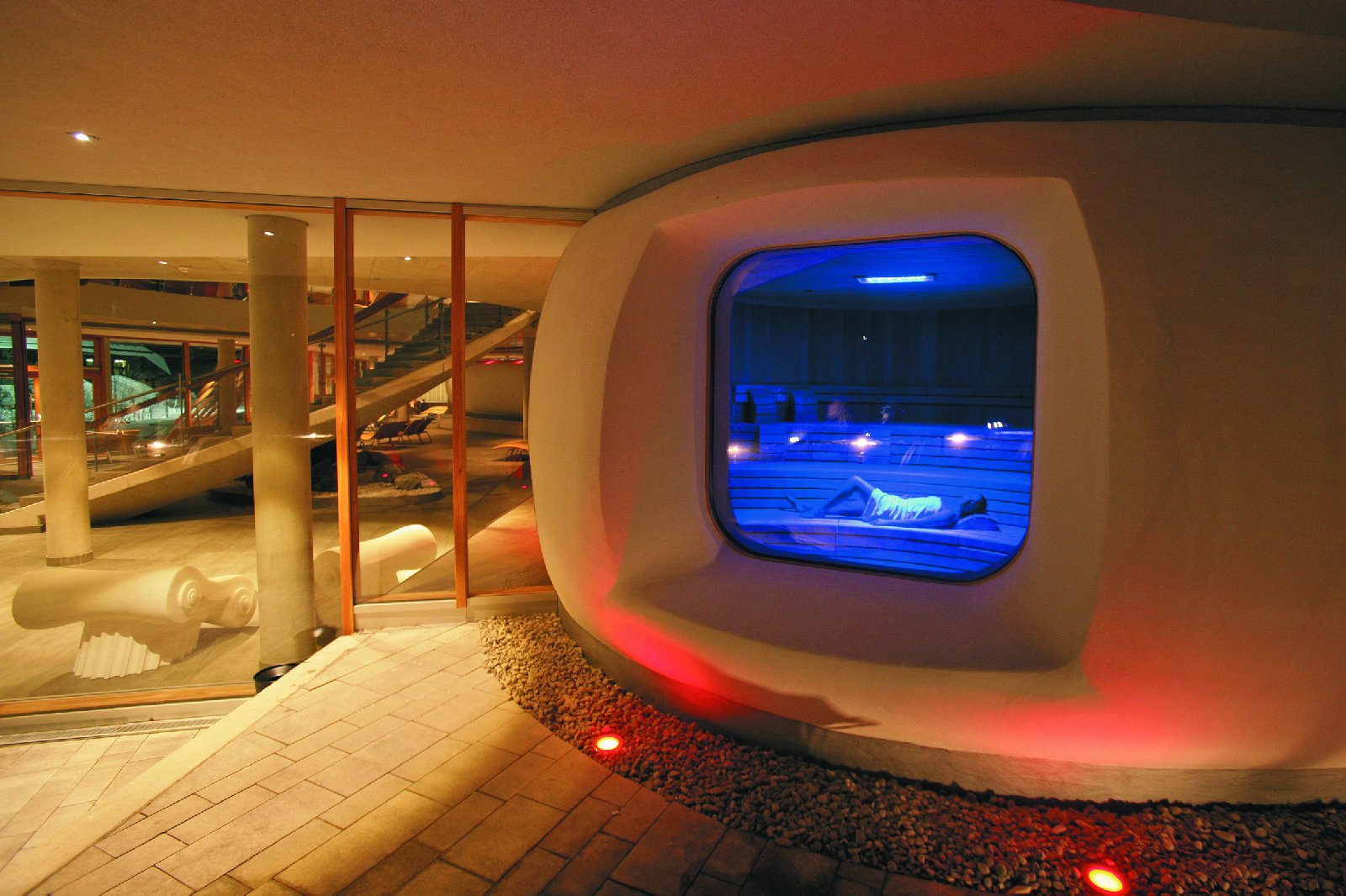 04-Thermal-Rmerbad-innen.jpg