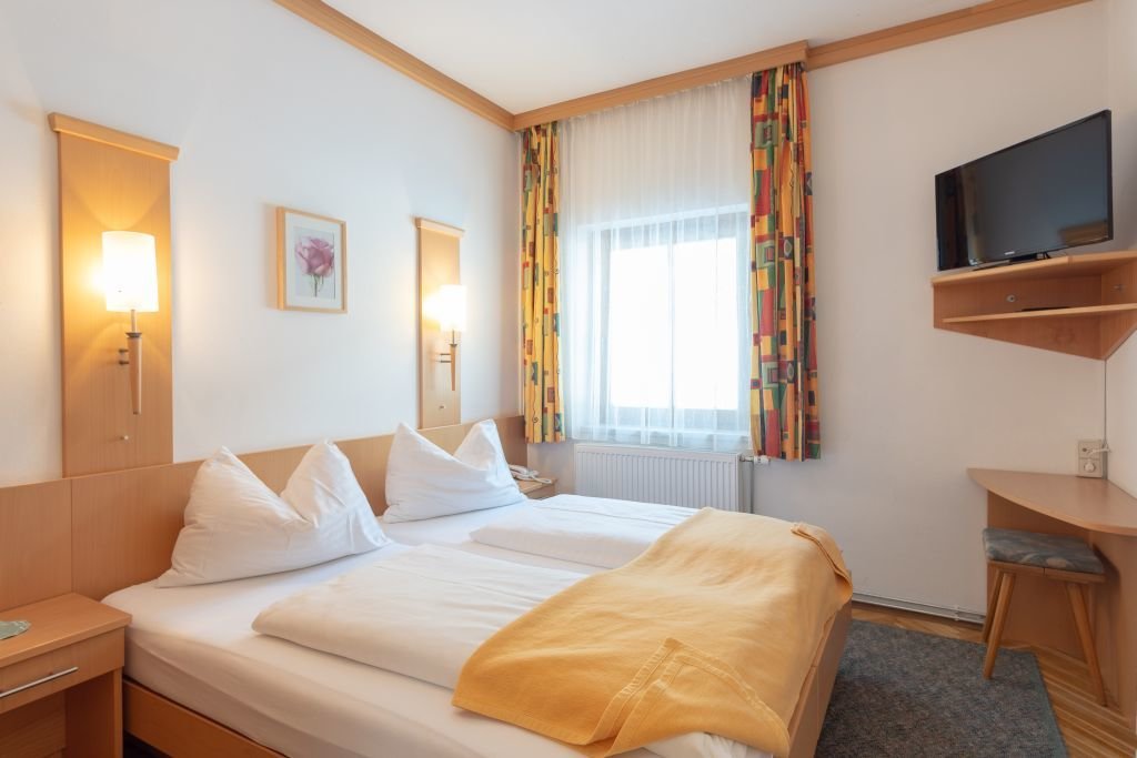 Kis kétágyas szoba