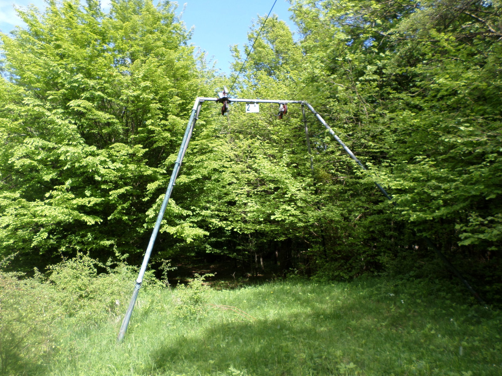 A felvonó legfelső kapuja