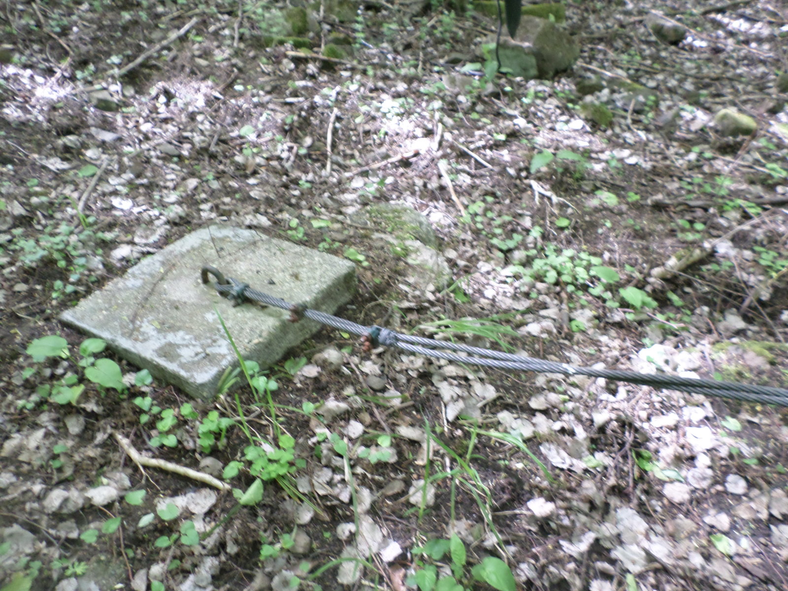 alsó támoszlop biztonsági ellenkötele