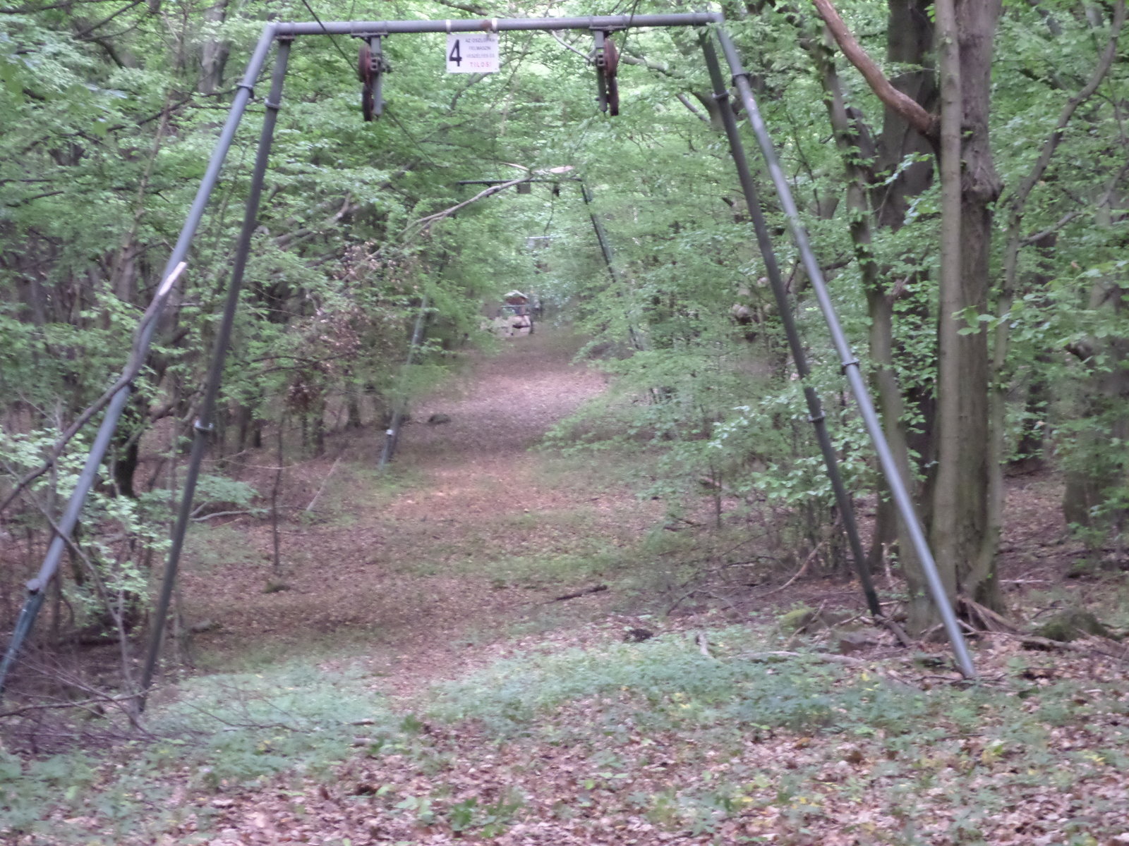 felvonó nyomvonal látványa