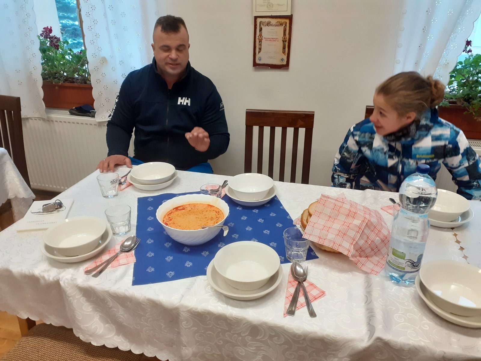 Solymosi Konrád Bükkszentkereszt polgármestere meghívott bennünket egy estebédre