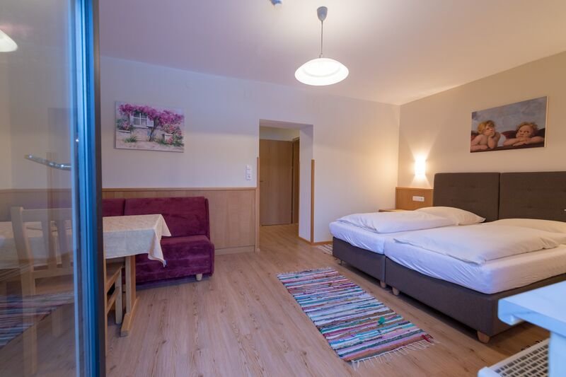 Szoba főépületben