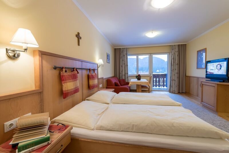 Szoba főépületben