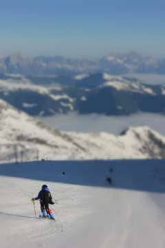 Trieszti síklub egyik tagja igyekszik az edzésre