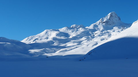 itt már a völgy egy részén besüt a Nap