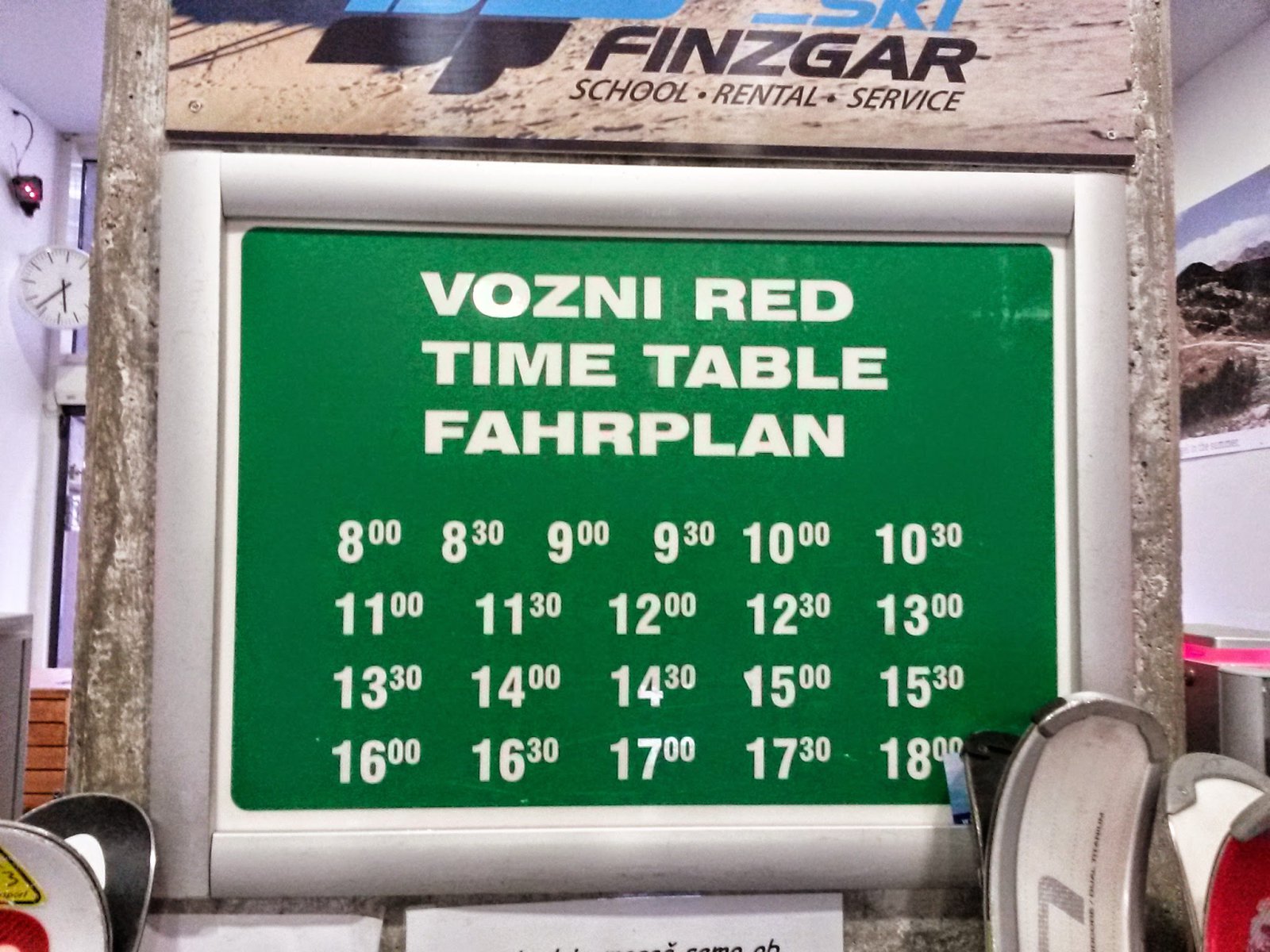 Reggel 8-tól délután 6-ig félóránként jár a kabinos lift.