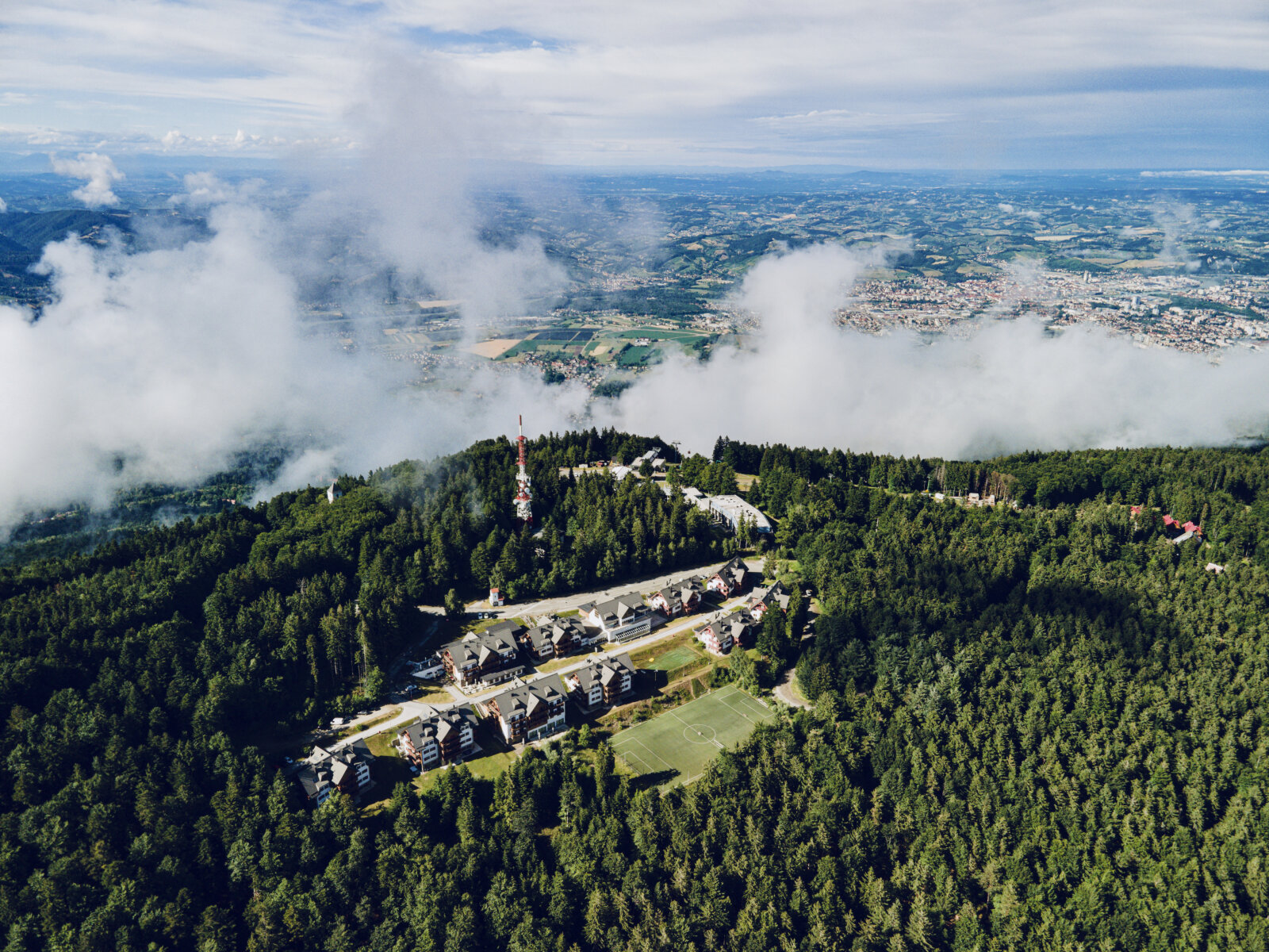Pohorje-Village-drone-julij-igorunuk-17.jpeg