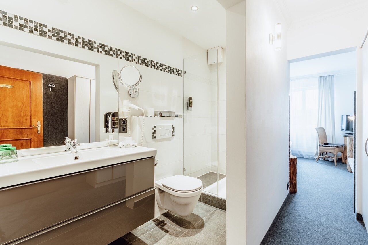 Egyágyas szoba fürdőszobája