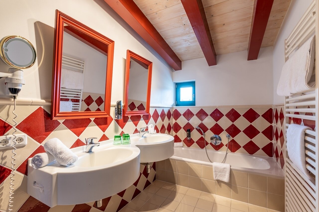 Deluxe szoba fürdőszobája