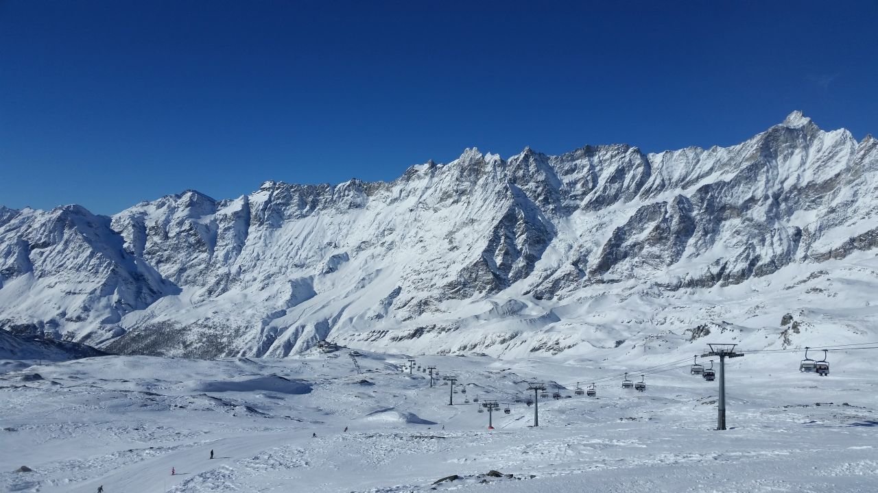 Breuil-Cervinia a Theodulpassról.