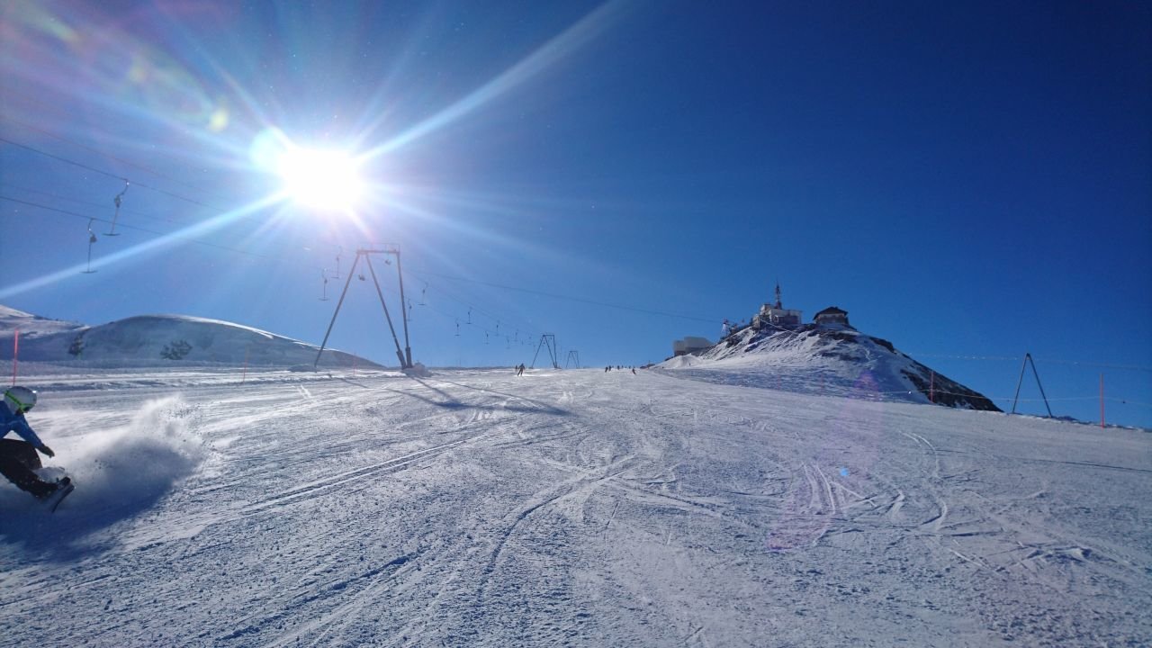 Theodulgleccseren, a Plato Rosa és a Theodulpass között, cca 3400 méteren.