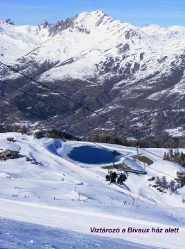 Foret lift és Bivouac ház alatti tó a Chevalier gerincéről