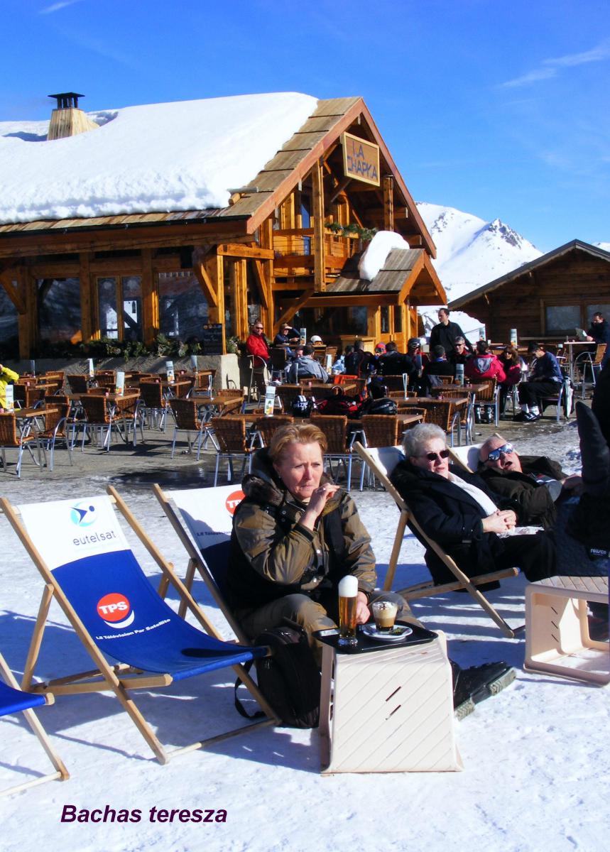 Pihenő a Bachaus vendéglő teraszán