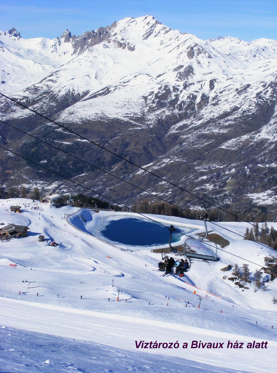 Foret lift és Bivouac ház alatti tó a Chevalier gerincéről