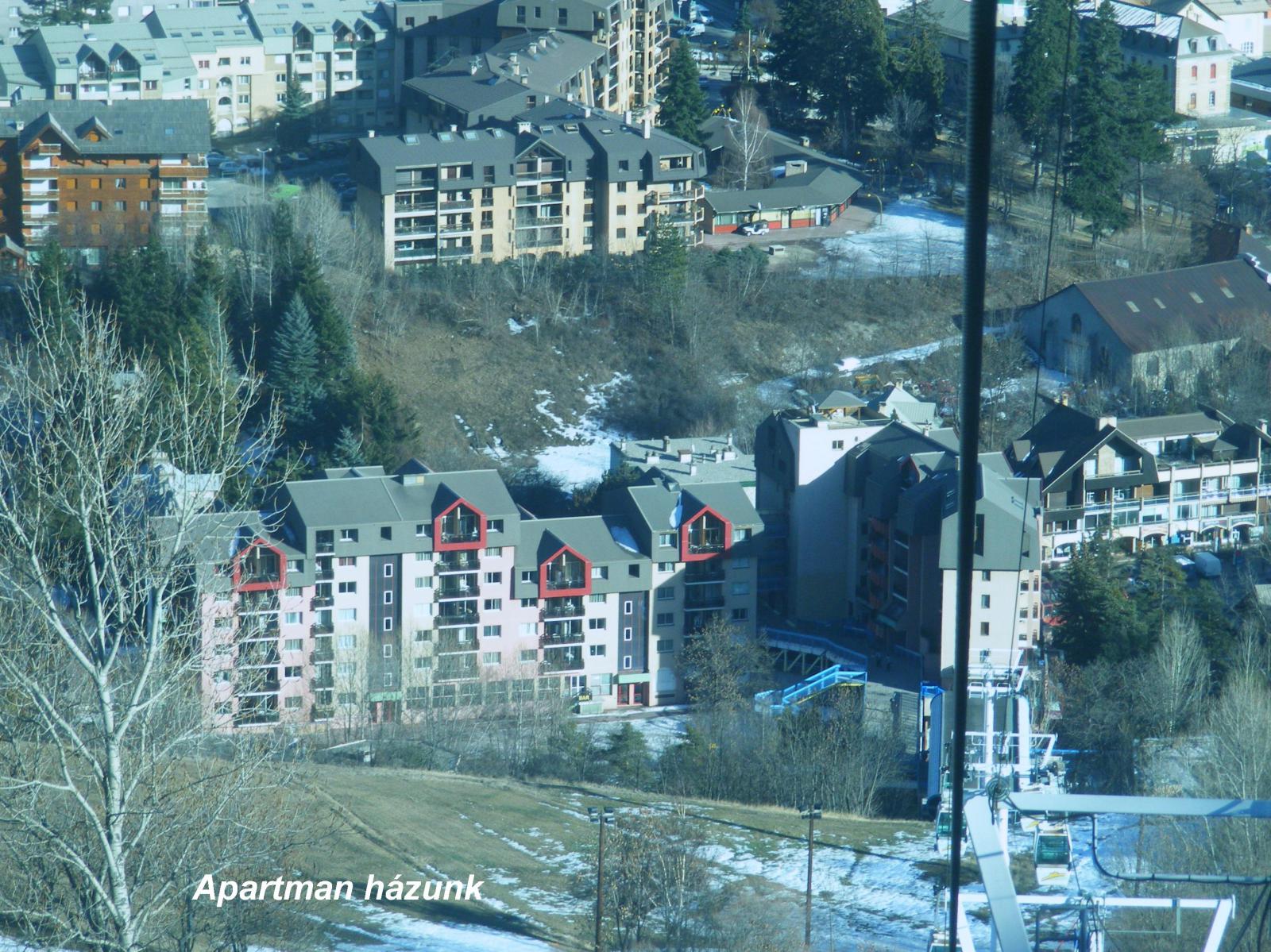 Lemenetben, kabinból a lakóházunk