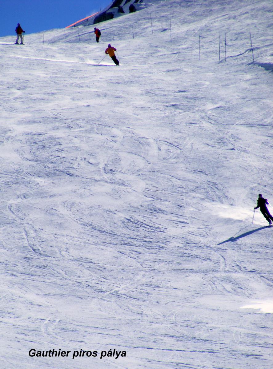 Útban a piros pályán az új Vallons lifjt aljába