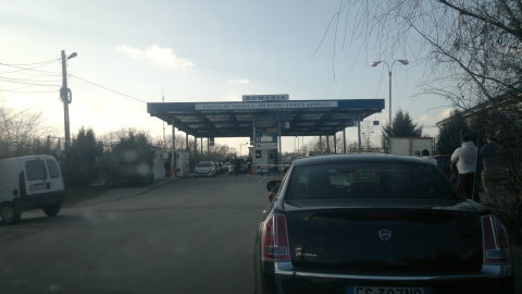 2 órás várakozás a határon, pedig csak 8 kocsi állt a sorban