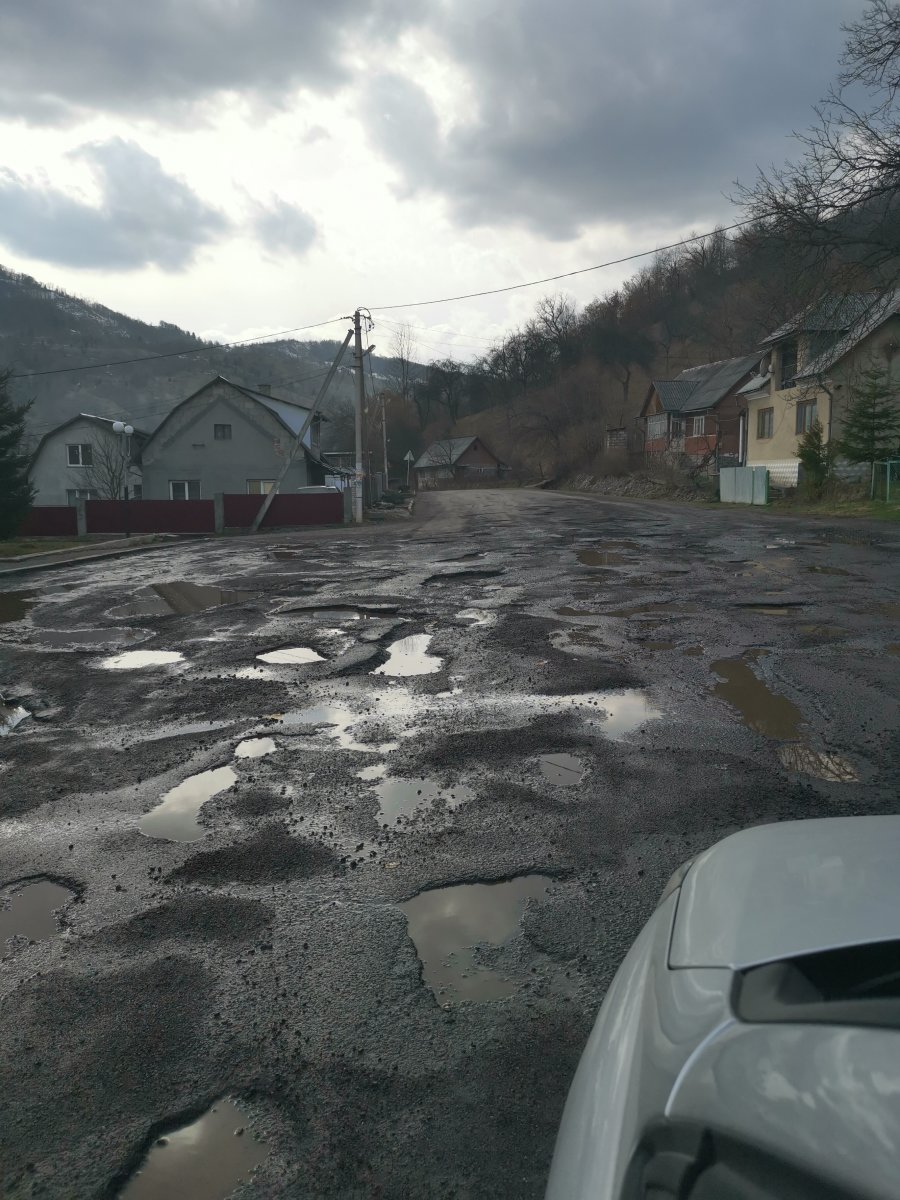 Szétázott útszakasz hazafelé. Értelemszerűen nem mindenhol ilyen, ez csak egy 100m-es szakasz amit érdemes volt megörökíteni :)