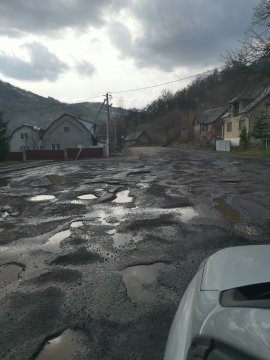 Szétázott útszakasz hazafelé. Értelemszerűen nem mindenhol ilyen, ez csak egy 100m-es szakasz amit érdemes volt megörökíteni :)