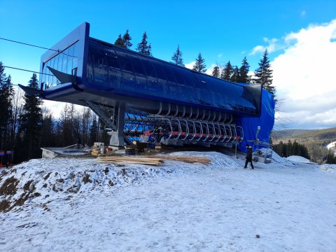 Az új 6 üléses felvonó, egyelőre tesztüzemben. 