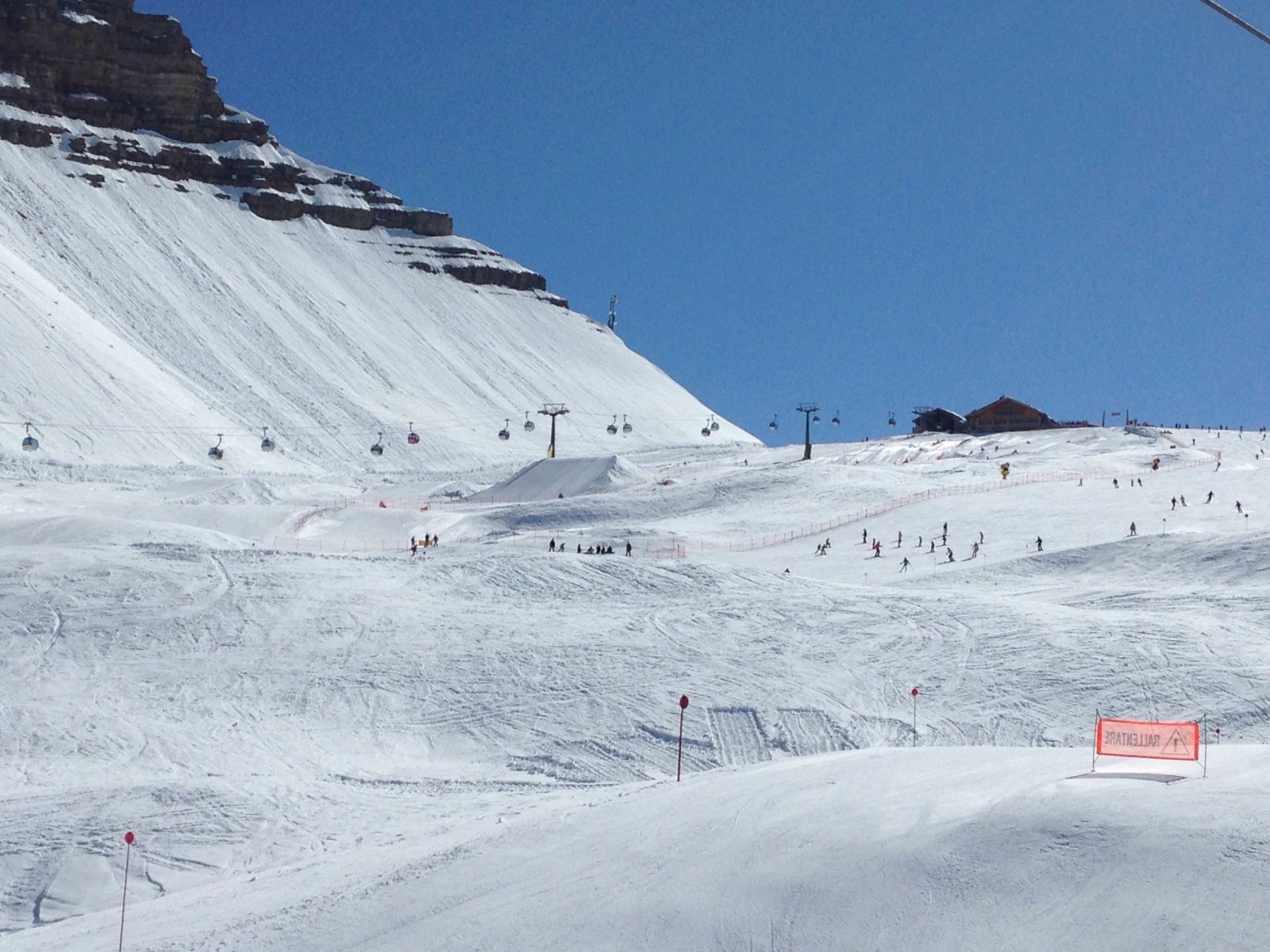 Amerre csak körbelát az ember, sípályák mindenhol