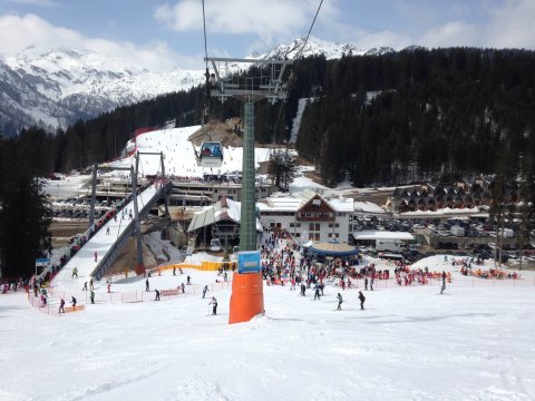 A híd amiről írtam: egyik oldalról gumi futószőnyeg, másik oldalról átsízés