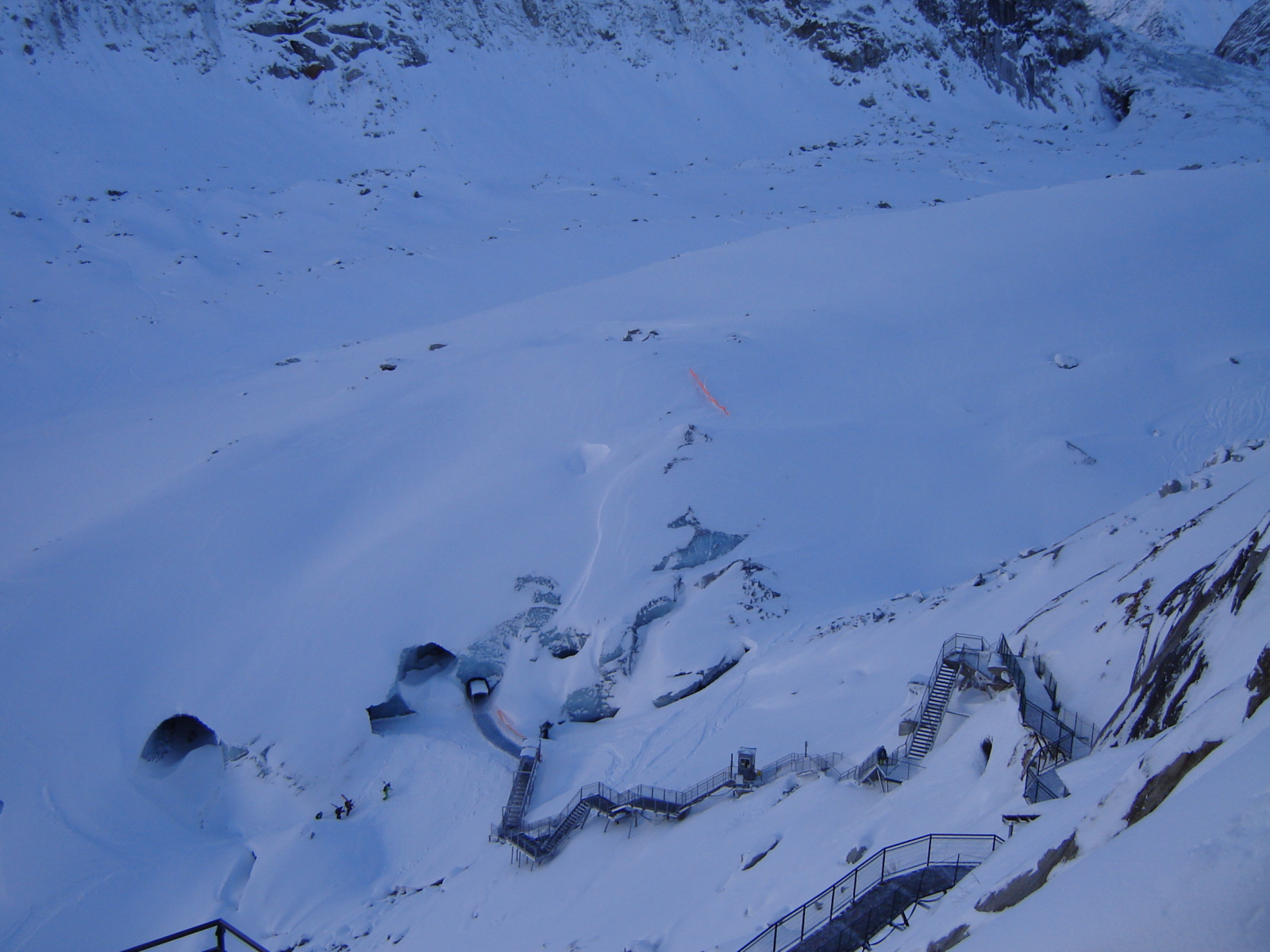 LÉPCSŐSOR A GLECCSERHEZ