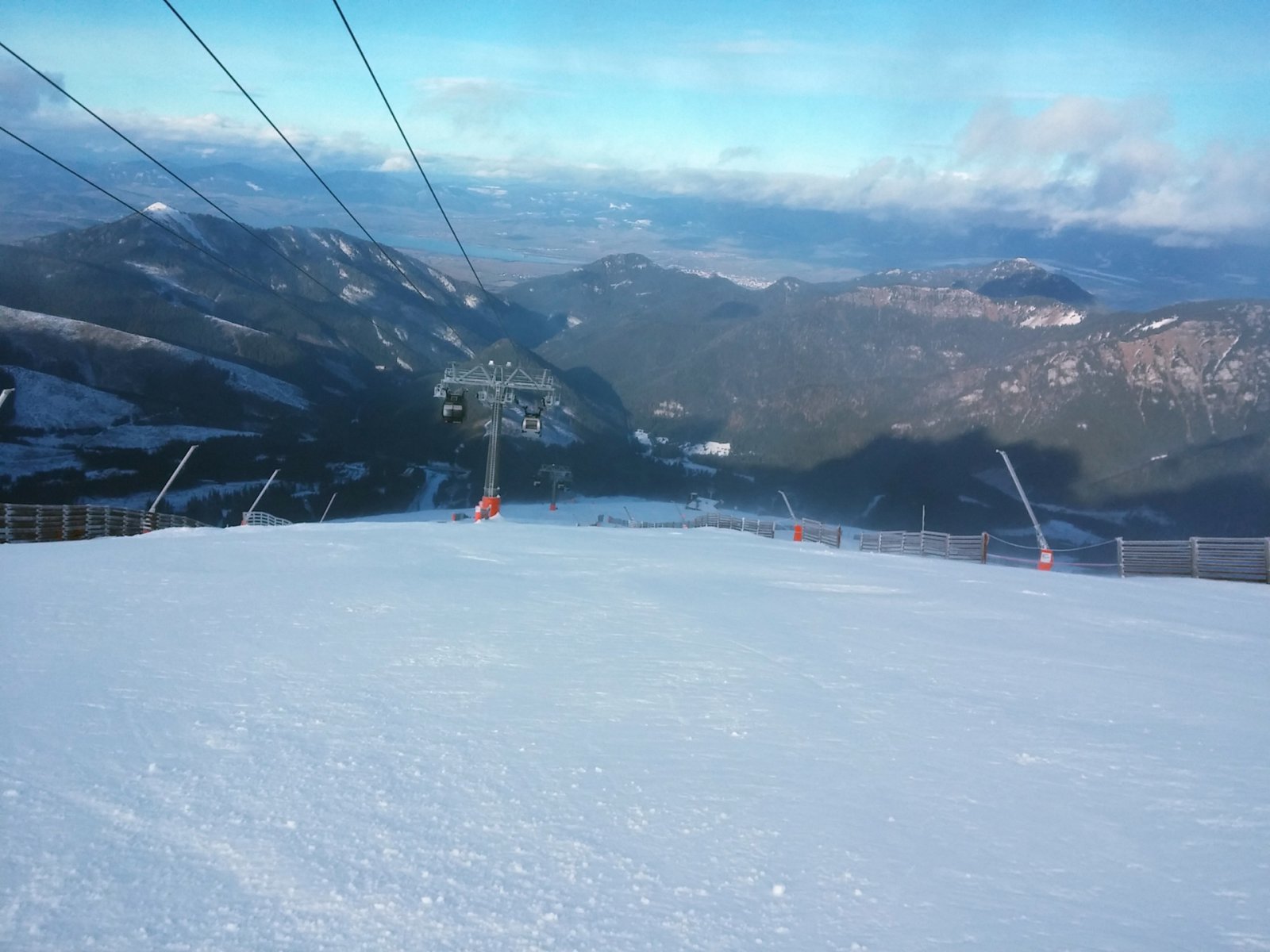 Az erős szél miatt kijegesedett a pálya, ezért kevesebben lettek